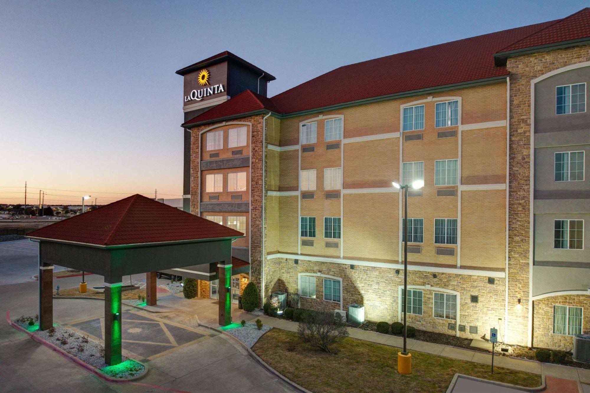 La Quinta By Wyndham Allen At The Village Exterior photo