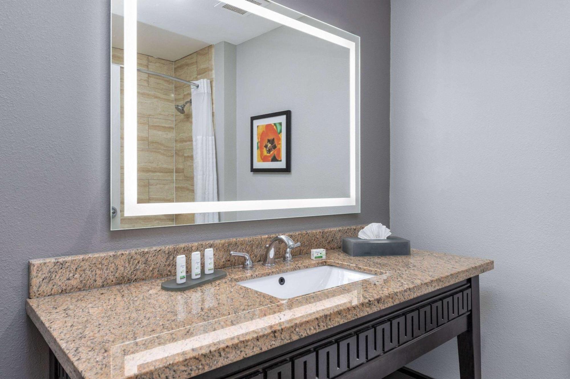 La Quinta By Wyndham Allen At The Village Exterior photo