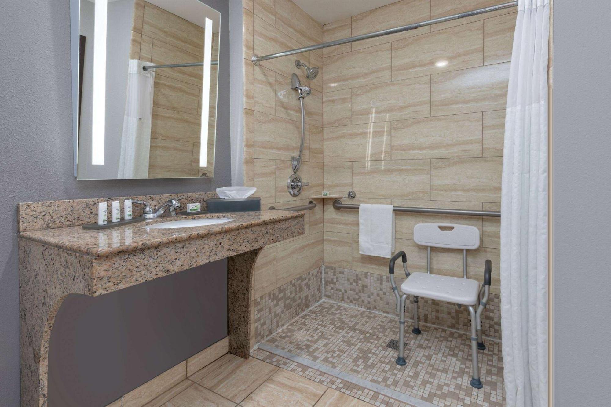 La Quinta By Wyndham Allen At The Village Exterior photo